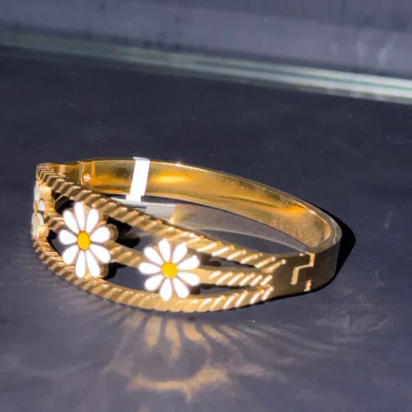 Big White N Flower - - Anti-Tarnish - BLINGARI - Media 2
